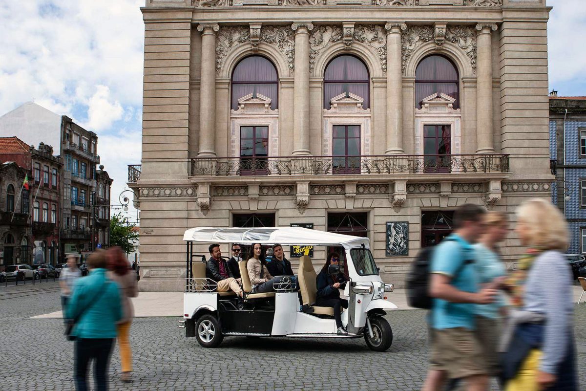 Tuk Tuk com motorista guia